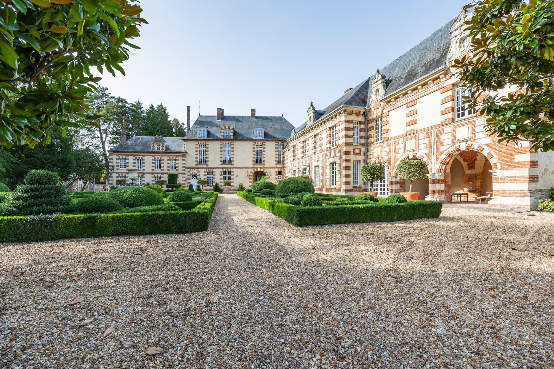 Chateau Lyons la Foret villa photo.